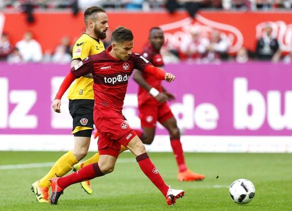 Zoltan Stieber (1.FC Kaiserslautern) im Zweikamp mit Fabia Mueller (SG Dynamo Dresden), 1.FC Kaiserslautern vs SG Dynamo Dresden, Fussball, 2. Bundesliga, 21.09.2016, Foto Neis Eibner Kaiserslautern Copyright: xNeis xEibner-Pressefotox EP_ans