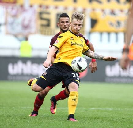 Marvin Stefaniak (SG Dynamo Dresden) mit Ball, 1.FC Kaiserslautern vs SG Dynamo Dresden, Fussball, 2. Bundesliga, 21.09.2016, Foto Neis Eibner Kaiserslautern Copyright: xNeisx Eibner-Pressefotox EP_ans