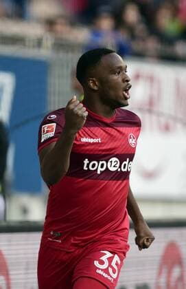 Fussball - 2. Bundesliga - Saison 2016 2017 Kaiserslautern - Fritz-Walter-Stadion - 17.9.2016 5. Spieltag 1. FC Kaiserslautern (FCK) - SG Dynamo Dresden (dd) Torschütze zum 2:0 Osayamen OSAWE (1. FC Kaiserslautern) Fussball - 2. Bundesliga - 1. FC Kaiserslautern