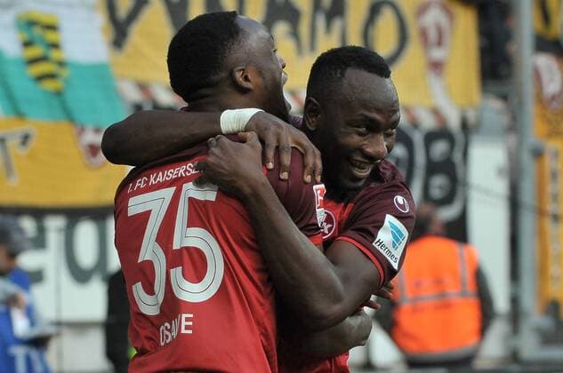 21.09.2016, xtkx, Fussball 2.Bundesliga, 1. FC Kaiserslautern - Dynamo Dresden, emspor, v.l. Osayamen Osawe (Kaiserslutern) , Zoua Daogari (Kaiserslautern), Kaiserslautern