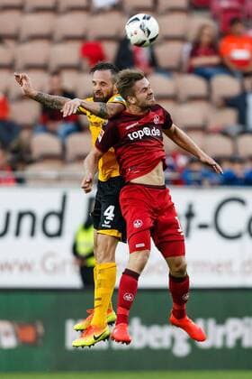 Giuliano Modica (SG Dynamo Dresden) im Kopfballduell mit Sebastian Jakob (1.FC Kaiserslautern), 1.FC Kaiserslautern vs SG Dynamo Dresden, Fussball, 2. Bundesliga, 21.09.2016, Foto Neis Eibner Copyright: xNeisx Eibner-Pressefotox EP_ans