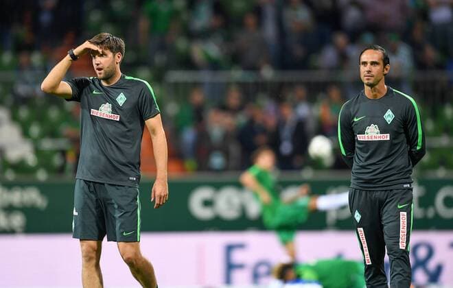 FUSSBALL 1. BUNDESLIGA SAISON 2016 2017 SV Werder Bremen - 1. FSV Mainz 05 21.09.2016 Florian Bruns (li) und Trainer Alexander Nouri (re, beide SV Werder Bremen) 