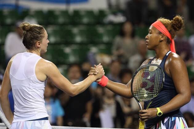 (L-R) Aliaksandra Sasnovich (BLR), Naomi Osaka (JPN), September 23, 2016 - Tennis : Naomi Osaka, right, of Japan shakes hands with Aliaksandra Sasnovich of Belarus after winning the quarterfinal match of WTA Tennis Damen Toray PPO tennis at Ariake colosseum Tokyo Japan on 23 Sep 2016.  (peda003202)