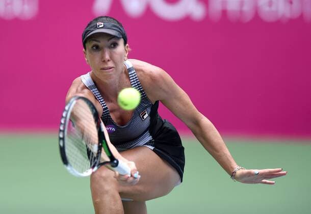 (160923) -- GUANGZHOU, Sept. 23, 2016 -- Jelena Jankovic of Serbia returns the ball to Ana Konjuh of Croatia during their singles semifinal at 2016 WTA Tennis Damen Guangzhou International Women s Open tennis tournament in Guangzhou, capital of south China s Guangdong Province, Sept. 23, 2016. ) (SP)CHINA-GUANGZHOU-TENNIS-WTA-GUANGZHOU OPEN (CN) LuxHanxin 
