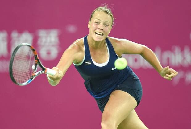(160923) -- GUANGZHOU, Sept. 23, 2016 -- Anett Kontaveit of Estonia returns the ball to Lesia Tsurenko of Ukraine during their singles semifinal at 2016 WTA Tennis Damen Guangzhou International Women s Open tennis tournament in Guangzhou, capital of south China s Guangdong Province, Sept. 23, 2016. ) (SP)CHINA-GUANGZHOU-TENNIS-WTA-GUANGZHOU OPEN (CN) LuxHanxin 
