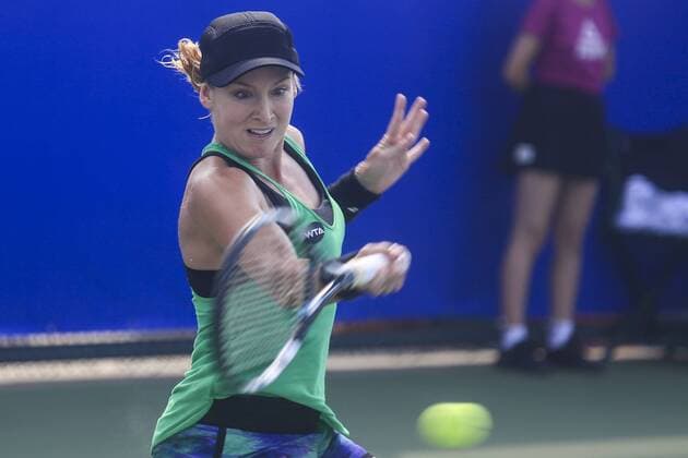 WUHAN, CHINA - SEPTEMBER 23: Bethanie Mattek-Sands of the United States returns a shot against Zhang Kailin of China during the qualifying match of 2016 WTA Tennis Damen Dongfeng Motor Wuhan Open at Optics Valley International Tennis Center on September 23, 2016 in Wuhan, China.  CFP492555941 