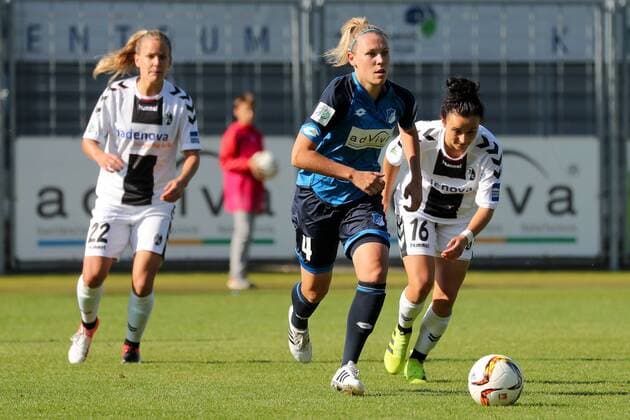 v.li.: Lena Petermann (Freiburg, 22), Kristin Demann (TSG, 4), Lina Maria Magull (Freiburg, 16), Fussball, Allianz Frauen-Bundesliga, TSG 1899 Hoffenheim - SC Freiburg, xozx