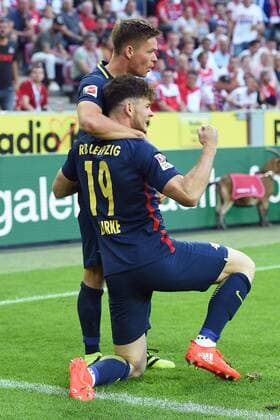 Fußball 1. Bundesliga 5. Spieltag 1. FC Köln - RB Leipzig am 25.09.2016 im RheinEnergieStadion in Köln Torjubl zum 0:1 durch Oliver Burke ( Leipzig ), vorne - Dominik Kaiser ( Leipzig ), hinten xRx