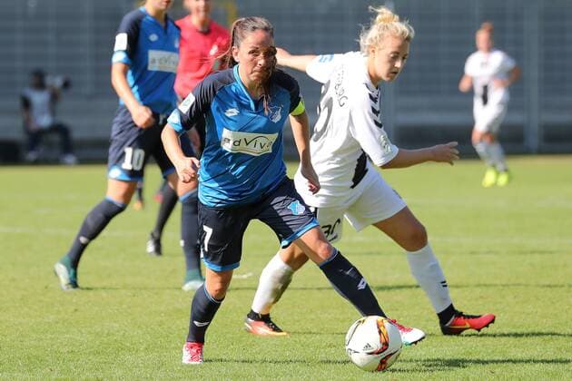 v.li.: Martina Moser (TSG, 7), Carolin Simon (Freiburg, 30), Fussball, Allianz Frauen-Bundesliga, TSG 1899 Hoffenheim - SC Freiburg, xozx