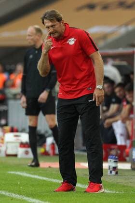 25.09.2016, xkvx, Fussball 1.Bundesliga, 1. FC Koeln - RB Leipzig, emspor, v.l. Trainer Ralph Hasenhuettl (RB Leipzig) gibt Anweisung, gestikuliert, mit den Armen gestikulieren, gives instructions, gesticulate Koeln