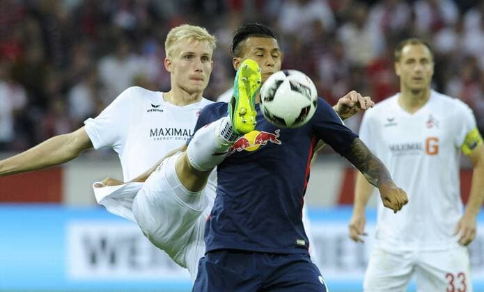 Fussball, Bundesliga, Deutschland, Herren, Saison 2016 2017, 5. Spieltag, Rhein Energie Stadion Köln, 1. FC Köln (weiss) - RB Leipzig (blau); Frederik Sörensen (FC Köln), Davie Selke (Leipzig), Aktion.