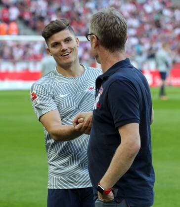 SOCCER - DFL, Koeln vs RB Leipzig COLOGNE,GERMANY,25.SEP.16 - SOCCER - 1. DFL, 1. Deutsche Bundesliga, 1. FC Koeln vs RasenBallsport Leipzig. Image shows Marcel Sabitzer (RB Leipzig) and head coach Peter Stoeger (Koeln). GEPAxpictures xRogerxPetzsche