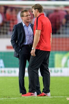 Sportdirektor Ralf Rangnick (RB Leipzig) diskutiert mit Trainer Ralph Hasenhuettl (RB Leipzig) beim Fussball Bundesliga Spiel zwischen dem 1. FC Koeln und RB Leipzig am 25.09.2016 Koeln Copyright: xSchuelerx xEibnerx-xPressefotox