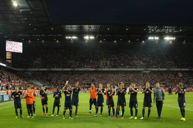 25.09.2016, xkvx, Fussball 1.Bundesliga, 1. FC Koeln - RB Leipzig, emspor, v.l. Spieler von RB freuen sich mit den Fans ueber das Unentschieden Koeln