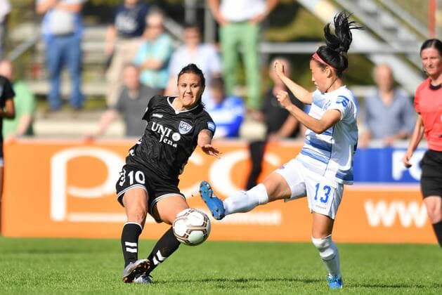 Toschuss Amber Hearn (FF USV Jena) (10) geblockt von Danica Wu (MSV Duisburg) (13), Fussball, Allianz Frauen-Bundesliga, MSV DUISBURG - FF USV JENA, xmkx