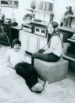 MARK SPITZ AT HOME WITH WIFE SUSAN.IN CALIFORNIA. PETER DOUGLAS COPYRIGHT 1974 MARK SPITZ - ZUMAg49_