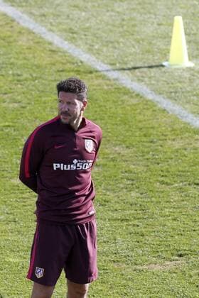 Atletico de Madrid s head coach Argentinian Diego Simeone leads a trainning session at Cerro del Espino, in Madrid, Spain, 26 September 2016. Atletico de Madrid plays a UEFA Champions League match against Bayern Munich at Vicente Calderon Stadium next 28 September. Atletico de Madrid s trainning !ACHTUNG: NUR REDAKTIONELLE NUTZUNG!  20160926-636104864385992243