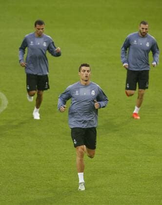 Pepe, Cristiano Ronaldo y Benzema. Real Madrid training session before Champions League match against Borussia Dortmund. In this picture, Pepe, Cristiano Ronaldo and Benzema. xFOTOxCHEMAxREYx 