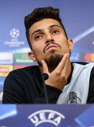 Bilder des Tages - SPORT 26.09.2016, King Power Stadium, Leicester, ENG, UEFA CL, FC Porto, Pressekonferenz, Gruppe G, im Bild Alex Telles of FC Porto Alex Telles of FC Porto during Pressconference before the UEFA Championsleague Group G Match between Leicester City and FC Porto at the King Power Stadium in Leicester, Great Britain on 2016 09 26. Leicester  EP_fil  
