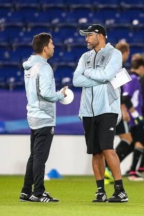 26.09.2016, King Power Stadium, Leicester, ENG, UEFA CL, FC Porto, Training, Gruppe G, im Bild FC Porto manager Nuno Espirito Santo (right) FC Porto manager Nuno Espirito Santo (right) during Trainingssession before the UEFA Championsleague Group G Match between Leicester City and FC Porto at the King Power Stadium in Leicester, Great Britain on 2016 09 26. Leicester  EP_fil  