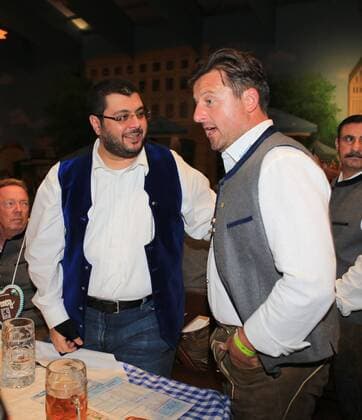 27.09.2016, TSV 1860 auf der Wies«n 2016, Hacker Pschorr Zelt, München im Bild: Investor Hasan Ismaik und TSV 1860 Trainer Kosta Runjaic