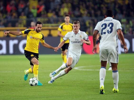 27.09.2016, xovx, Fussball UEFA Champions League, Borussia Dortmund - Real Madrid, emspor emonline, v.l. Gonzalo Castro (Borussia Dortmund), Toni Kroos (Real Madrid), Danilo (Real Madrid), Aktion. Dortmund