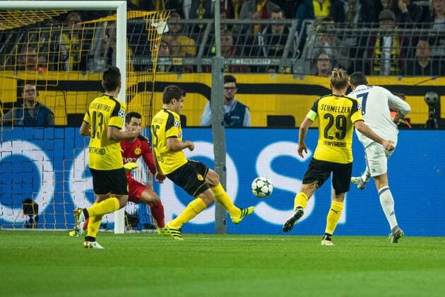 Cristiano Ronaldo (Real Madrid CF 7) mit dem Fuehrungs Tor zum 1:0 gegen Torwart Roman Buerki (Borussia Dortmund 38) beim Champions League Spiel zwischen Borussia Dortmund und Real Madridl am 27.09.2016, Dortmund Copyright: xSchuelerx xEibnerx-xPressefotox EP_JSE