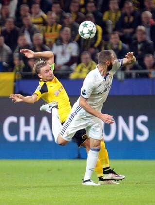 27.09.2016, xovx, Fussball UEFA Champions League, Borussia Dortmund - Real Madrid, emspor emonline, v.l. Marcel Schmelzer (Borussia Dortmund), Karim Benzema (Real Madrid), Aktion. Dortmund