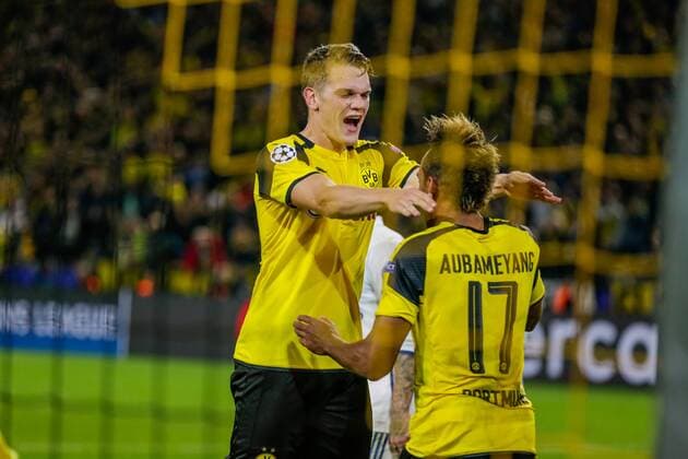 GER, Champions League, Borussia Dortmund vs Real Madrid 27.09.2016, Signal Iduna Park, Dortmund, GER, Champions League, Borussia Dortmund vs Real Madrid, im Bild picture shows Matthias Ginter (BVB Dortmund 28) bejubelt das Tor zum 1:1 Ausgleich mit Torschütze Pierre-Emerick Aubameyang (BVB Dortmund 17), Foto@ nordphoto Rauch nordphotox xrauch