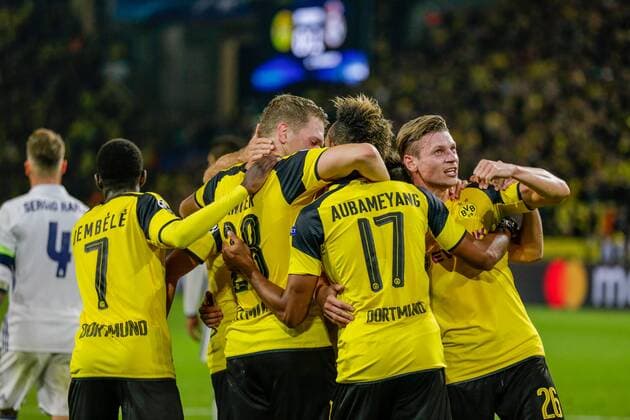 GER, Champions League, Borussia Dortmund vs Real Madrid 27.09.2016, Signal Iduna Park, Dortmund, GER, Champions League, Borussia Dortmund vs Real Madrid, im Bild picture shows Matthias Ginter (BVB Dortmund 28) bejubelt das Tor zum 1:1 Ausgleich mit Torschütze Pierre-Emerick Aubameyang (BVB Dortmund 17), Lukasz Piszczek (BVB Dortmund 26), Ousmane DembŽlŽ Dembele (BVB Dortmund 7) und Teamkollegen, Foto@ nordphoto Rauch nordphotox xrauch