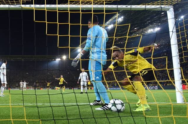 27.09.2016, Fussball UEFA Champions League 2016 17, Vorrunde, 2. Spieltag, Borussia Dortmund - Real Madrid, Pierre-Emerick Aubameyang, Pierre Emerick Aubameyang (Borussia Dortmund), re., hat soeben das Tor zum 1:1 erzielt