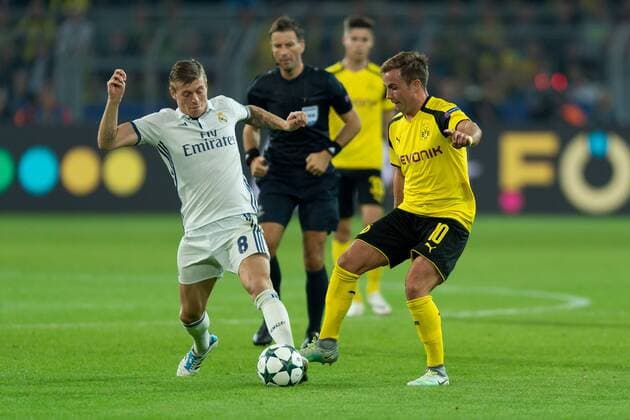 Dortmund, Germany 27.09.2016, UEFA Champions League - 2016 17 Season, Group F - Matchday 2, BV Borussia Dortmund - Real Madrid, Toni Kroos (Real Madrid) gegen Mario Goetze (BVB) ( DeFodi001
