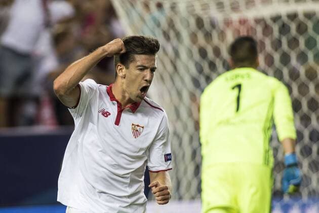 Fußball, CL, FC Sevilla - Olympique Lyon September 27, 2016 - Seville, Spain - Luciano Vietto of Sevilla celebrates after Ben Yedder scored 1 - 0 during the UEFA Champions League Group H soccer match between Sevilla FC and Olympique Lyonnais at Estadio Ramon Sanchez Soccer 2016 - Sevilla FC vs Olympique Lyonnais - ZUMAa142