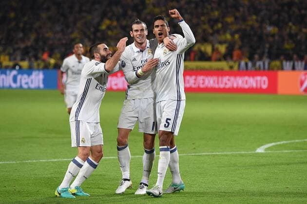 Fußball Champions League Gruppenphase 2. Spieltag Borussia Dortmund - Real Madrid am 27.09.2016 im Signal Iduna Park in Dortmund Torjubel zum 1:2 durch Raphael Varane ( Madrid ) xRx