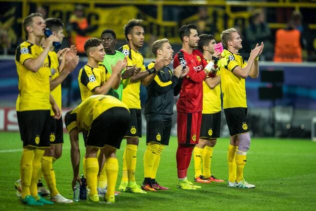 Dortmunder Mannschaft um Pierre-Emerick Aubameyang (Borussia Dortmund 17), Torwart Roman Buerki (Borussia Dortmund 38) und Andre Schuerrle (Borussia Dortmund 21) nach dem Spiel beim Champions League Spiel zwischen Borussia Dortmund und Real Madridl am 27.09.2016, Dortmund Copyright: xSchuelerx xEibnerx-xPressefotox EP_JSE