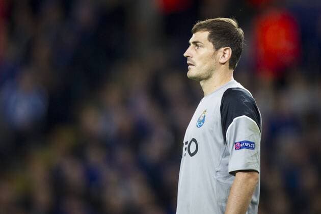 27.09.2016. King Power Stadium, Leicester, England. UEFA Champions League Football. Leicester City versus FC Porto. Iker Casillas of FC Porto watches the play take shape xGrahamxWilsonx  ActionPlus11793899