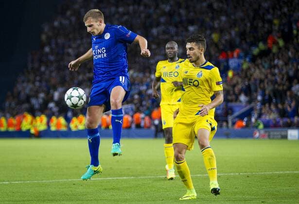 27.09.2016. King Power Stadium, Leicester, England. UEFA Champions League Football. Leicester City versus FC Porto. Marc Albrighton of Leicester City controls a pass. xGrahamxWilsonx  ActionPlus11793909