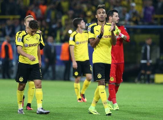 Dienstag 27.09.2016, Saison 2016 2017, UEFA Champions League, Vorrunde Gruppenphase, 2. Spieltag im Dortmunder Signal Iduna Park, BVB 09 Borussia Dortmund - Real Madrid CF 2:2, Jubel der Dortmunder Spieler nach Abpfiff: Emre Mor (BVB), Pierre-Emerick Aubameyang (BVB) und Roman Bürki (Torwart, BVB), v.l.