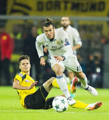 Dortmund, 27.09.2016, Signal-Iduna-Park Gareth Bale (Real), Julian Weigl (BvB) Borussia Dortmund - Real Madrid