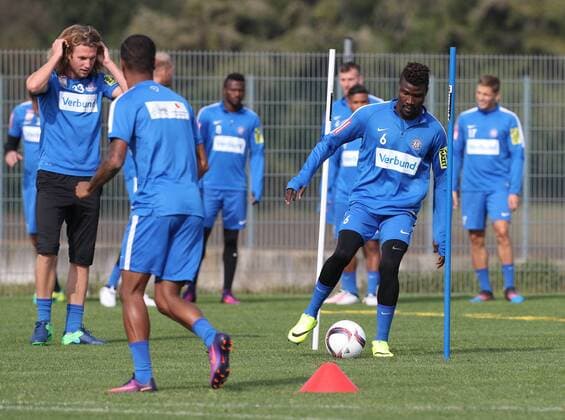 SOCCER - UEFA EL, A.Wien vs Plzen STEINBRUNN,AUSTRIA,28.SEP.16 - SOCCER - UEFA Europa League, group stage, FK Austria Wien vs FC Viktoria Plzen, preview, training of A.Wien. Image shows Lukas Rotpuller and Abdul Kadiri Mohammed (A.Wien). GEPAxpictures xChristianxOrt
