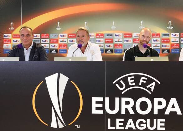 SOCCER - UEFA EL, A.Wien vs Plzen VIENNA,AUSTRIA,28.SEP.16 - SOCCER - UEFA Europa League, group stage, FK Austria Wien vs FC Viktoria Plzen, preview, press conference PK Pressekonferenz of A.Wien. Image shows press officer Christoph Pflug, head coach Thorsten Fink and Robert Almer (A.Wien). GEPAxpictures xChristianxOrt