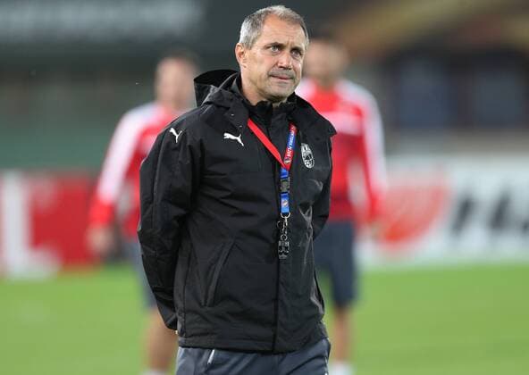 SOCCER - UEFA EL, A.Wien vs Plzen VIENNA,AUSTRIA,28.SEP.16 - SOCCER - UEFA Europa League, group stage, FK Austria Wien vs FC Viktoria Plzen, preview, training of Plzen. Image shows head coach Roman Pivarnik (Viktoria Pilsen). GEPAxpictures xChristianxOrt