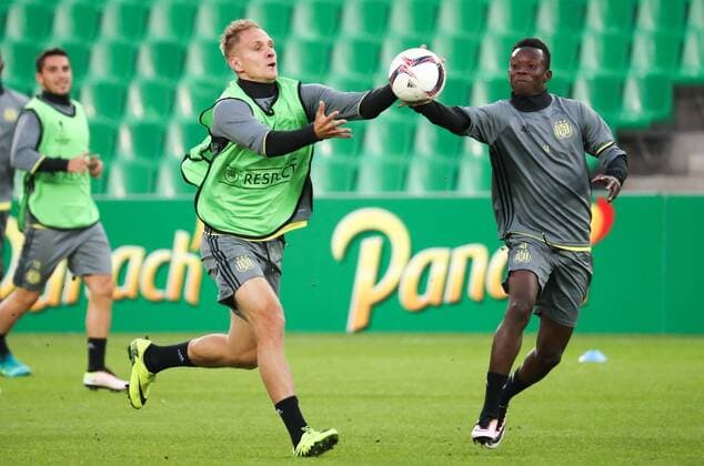 Anderlecht s Lukasz Teodorczyk and Anderlecht s Emmanuel Sowah fight for the ball during a training session of Belgian soccer team RSC Anderlecht in Saint-Etienne, France, Wednesday 28 September 2016. Tomorrow Anderlecht is playing the second game in the group stage of the UEFA Europa League competition against French club AS Saint-Etienne. VIRGINIExLEFOUR  x04943095x