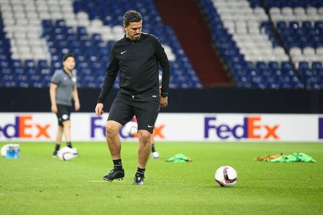 SOCCER - UEFA EL, Schalke vs RBS GELSENKIRCHEN,GERMANY,28.SEP.16 - SOCCER - UEFA Europa League, group stage, FC Schalke 04 vs Red Bull Salzburg, preview, training of RBS. Image shows head coach Oscar Garcia (RBS). GEPAxpictures xFelixxRoittner