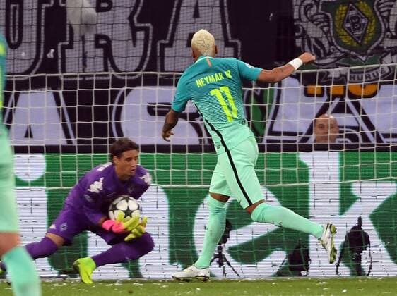 28.09.2016, xjhx, Fussball UEFA Europa League, Borussia Moenchengladbach - FC Barcelona Barca emspor , v.l. Yann Sommer (Borussia Mönchengladbach), Neymar (FC Barcelona) Moenchengladbach