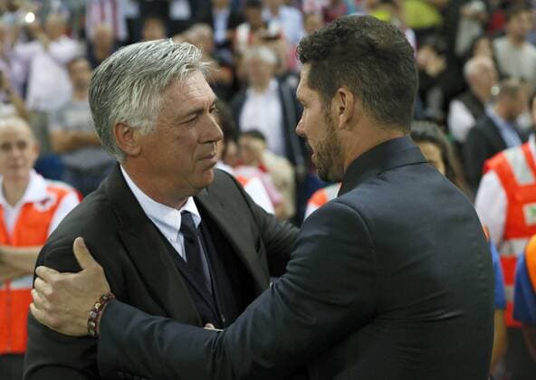 Atletico de Madrid s Argentinian coach Diego Simeone (R) greets Bayern Munich s Italian coach Carlo Ancelotti before the UEFA Champions League second journey match between Atletico de Madrid and Bayern Munich, at Vicente Calderon stadium in Madrid, Madrid s Community, Spain, 28 September 2016. ATLETICO MADRID VS. BAYERN MUNICH !ACHTUNG: NUR REDAKTIONELLE NUTZUNG!  MAD003 20160928-636106935719015320