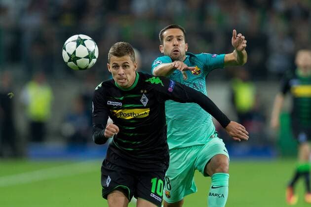 Moenchengladbach, Germany 28.09.2016, UEFA Champions League - 2016 17 Season, Group C - Matchday 2, Borussia Moenchengladbach - FC Barcelona Barca Thorgan Hazard (Moenchengladbach) gegen Jordi Alba (Barcelona) ( DeFodi001