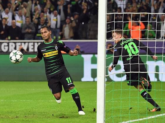 28.09.2016, xjhx, Fussball UEFA Europa League, Borussia Moenchengladbach - FC Barcelona Barca emspor , v.l. Thorgan Hazard (Borussia Mönchengladbach) Goal scored, Tor zum 1:0 Moenchengladbach