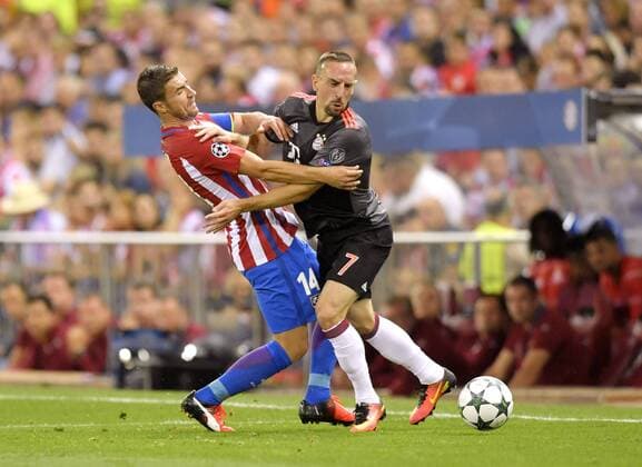 28.09.2016, Fussball Champions-League 2016 2017, Vorrunde 2.Spieltag, Atletico Madrid - FC Bayern München, im Estadio Vicente Calderon, Madrid. v.li: Gabi (Atletico Madrid) gegen Franck Ribery (FC Bayern München). 
