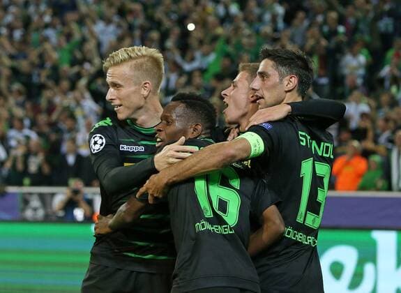 28.09.2016, Fussball UEFA Champions League 2016 2017, Gruppenphase, 2.Spieltag, Borussia Mönchengladbach - FC Barcelona Barca im Borussia-Park Mönchengladbach. Jubel v.l. Oscar Wendt (Gladbach) , Ibrahima Traore (Gladbach) , Torschütze Thorgan Hazard (Gladbach) und Lars Stindl (Gladbach) zum Tor zum 1:0 